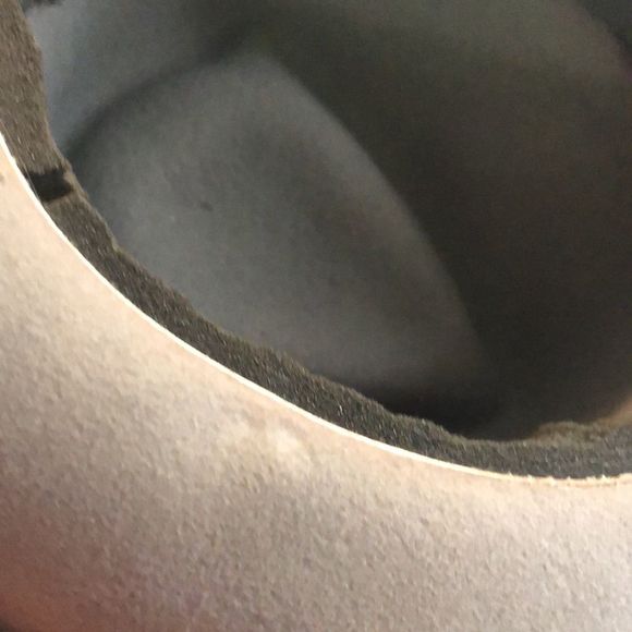 Cowboy hat 🤠  Grey/braid around crown/feathers/kangaroo accent gold tone large - Picture 9 of 14